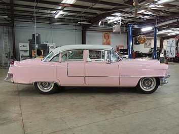 Auto-reaktywacja: NHRA i pink caddy z 1955 roku (1)