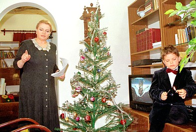 Czterdziestolatek. Dwadzieścia lat później: Puste krzesło, czyli nie wierzę w Świętego Mikołaja (5/15)