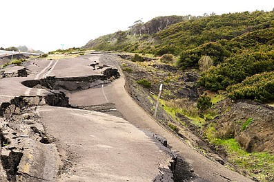 Ekstremalne katastrofy: Trzęsienia ziemi (4)