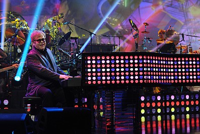 Koncert Eltona Johna w Las Vegas: Fortepian za milion dolarów