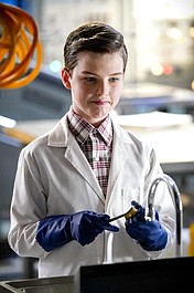 Młody Sheldon 4: Mroczna krypta i patyczek do sikania (5)