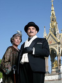Poirot: Karty na stół