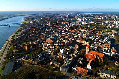 Polska z góry. Zamki, dworki, pałace 2: Na ziemi sieradzkiej (3)