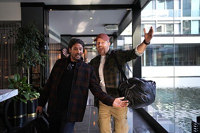 Poza utartym szlakiem: Colin i Manu (1)