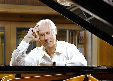 Wyprodukował George Martin