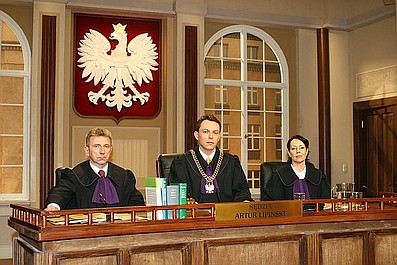 Sąd rodzinny (103)