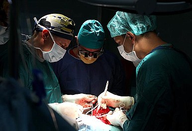 Sala operacyjna: Nożem w serce (5)