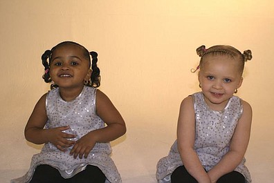 W łonie matki: Bliźnięta jednojajowe