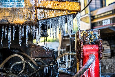 Złoto Jukonu 2: Czasem trzeba wyłożyć karty (9)