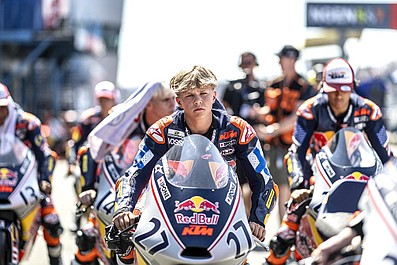 Born Racers. Młodzi i szybcy (6)