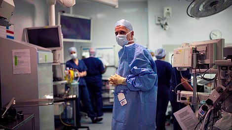 Chirurdzy: kwestia życia i śmierci (1)