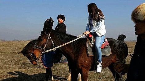 Damy i wieśniaczki. Rosja (1/16)