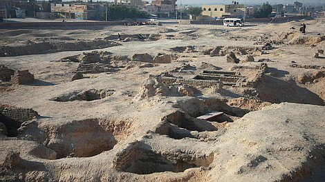 Egipt: Miejsce pełne tajemnic: Tajemnice grobów mumii (4)