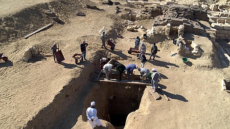 Grobowce Egiptu: Imhotep, twórca piramid: Złota mumia (1)