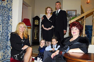 Hela w opałach: Mała miss (15-ost.)