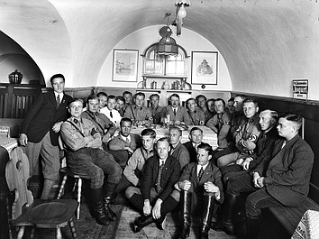 Hitler: mroczny urok dyktatora: Dowódca (4)