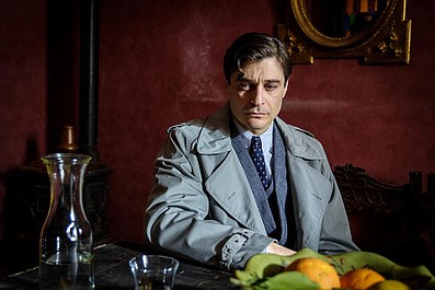 Inspektor Ricciardi 3: Łzy o świcie (3)