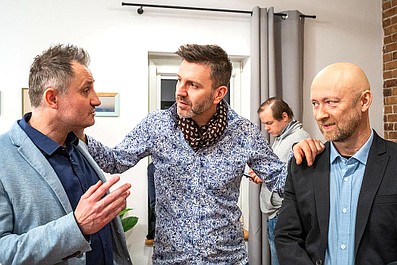 Kochane pieniądze: Coming out (4)