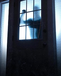 Lepiej nie otwieraj drzwi: Nienawiść puka do drzwi (5)