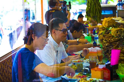 Luke Nguyen i azjatycki street food (6)
