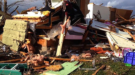 Nadchodzi tornado 2: Tornado w Henryville, stan Indiana (2)