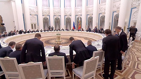 Putin i oligarchowie: Obława (2)