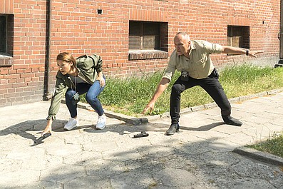 Ślad: Bursztynowe koraliki (5)