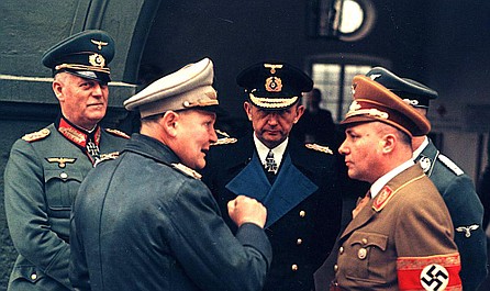 Świta Hitlera (2)