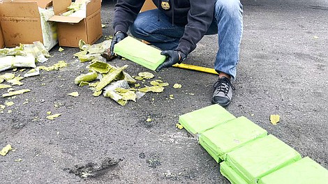 Złapać przemytnika: Narkotyki i antyki (5)