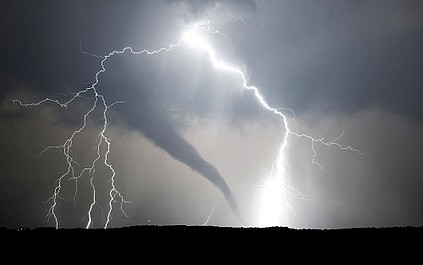 Żywioły, które niosą śmierć: Tornado w sklepie (4)
