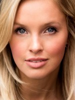 Alicia Banit