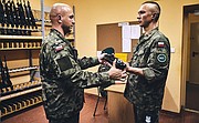 Rekruci: Koniec z cywilem (1)